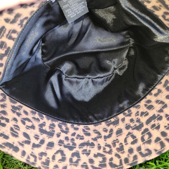 2 NWT womens bucket hats - Picture 4 of 7